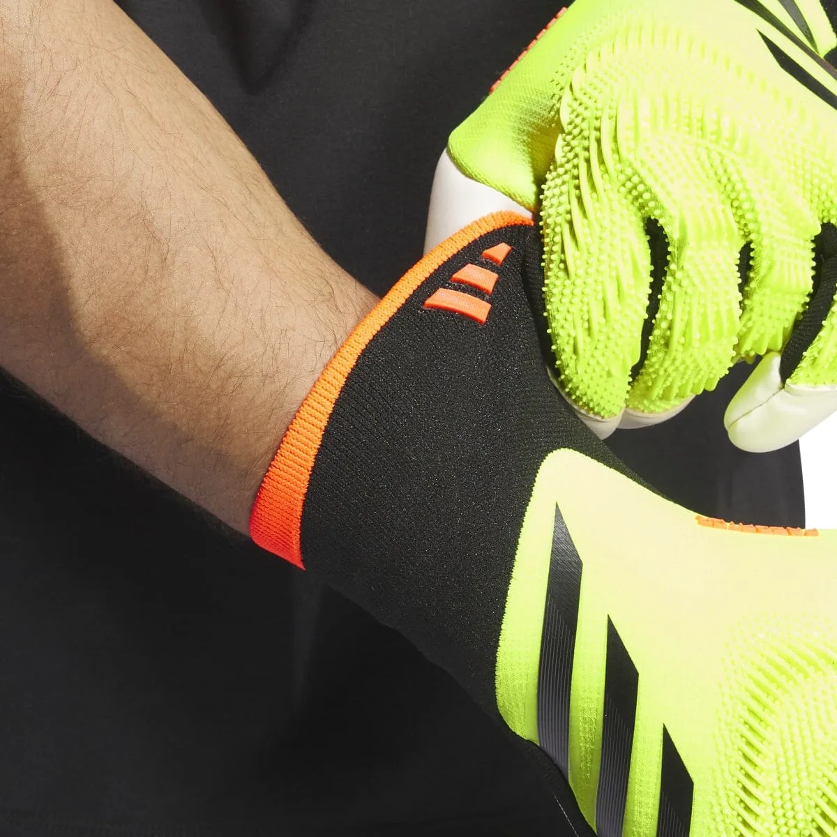 adidas Predator Pro Hybrid Goalkeeper Gloves | IQ4021